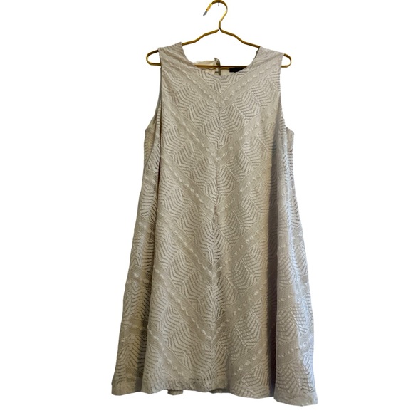 Jessica Howard Dresses & Skirts - Jessica Howard sleeveless lace overlay dress women’s size 6